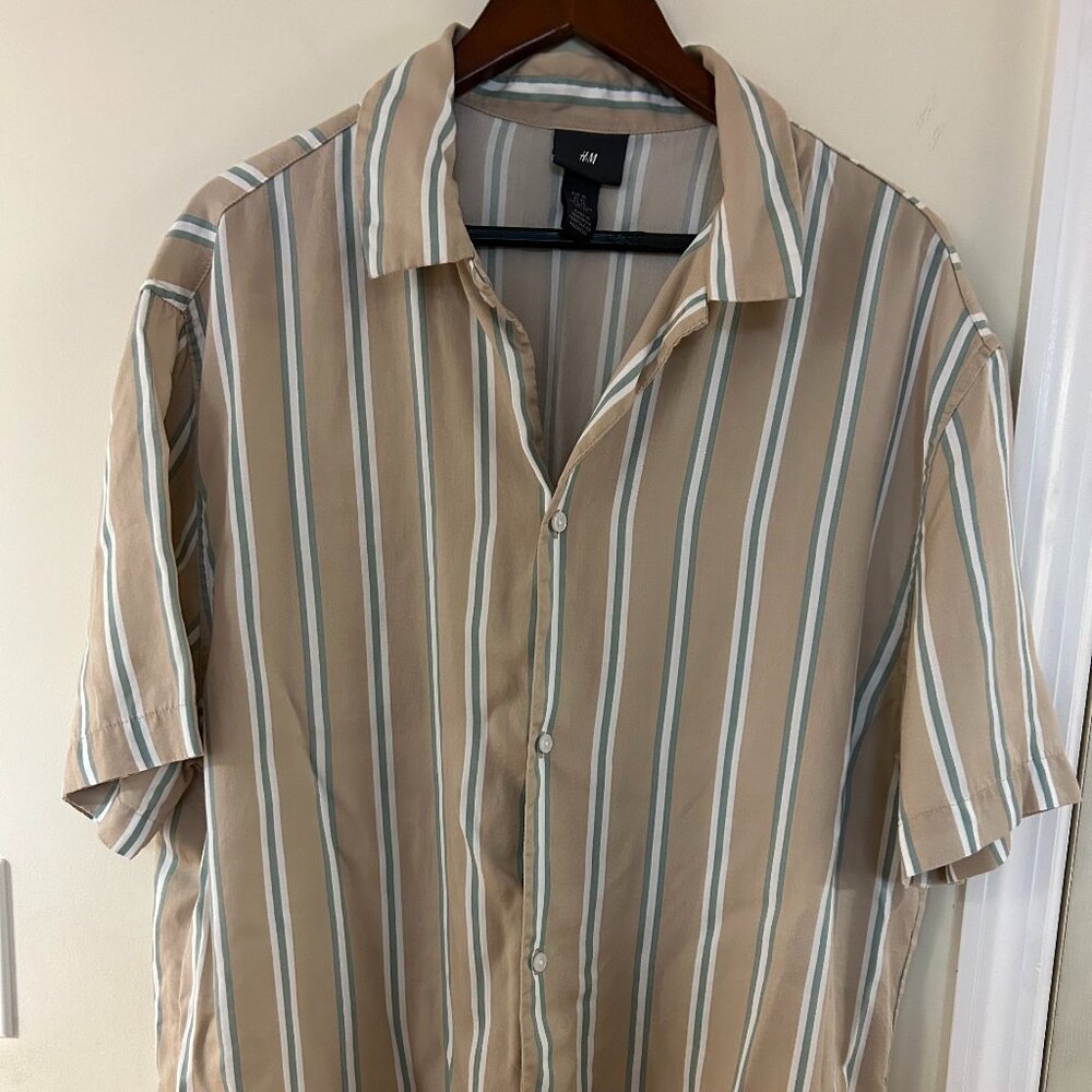 EUC H&M Short Sleeve Button Shirt
